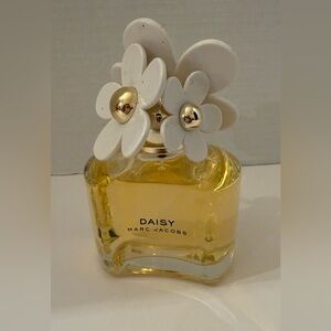 Daisy by Marc Jacobs 3.3 oz / 100 ml Eau De Toilette Spray  98% full EUC